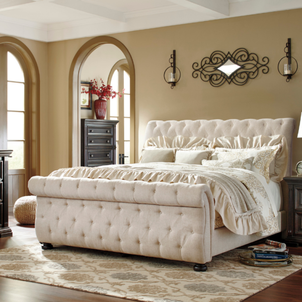 Ashley Willenburg Linen voodi püüab pilke glamuurse ja luksusliku välimusega.