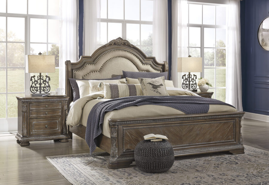 Ashley Charmond voodi on luksusliku ja traditsioonilise viimistulsega