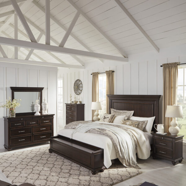 Ashley Brynhurst panipaigaga voodi esindab romantilist mõisa stiili