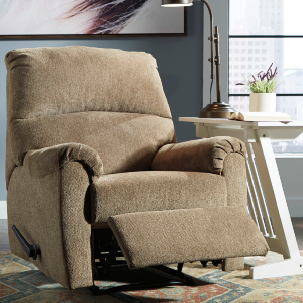 Ashley Nerviano Recliner avatud jalatoega.