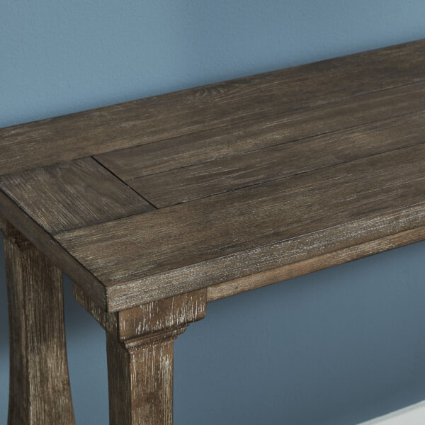 Ashley Johnelle konsoollaua pealisosa.