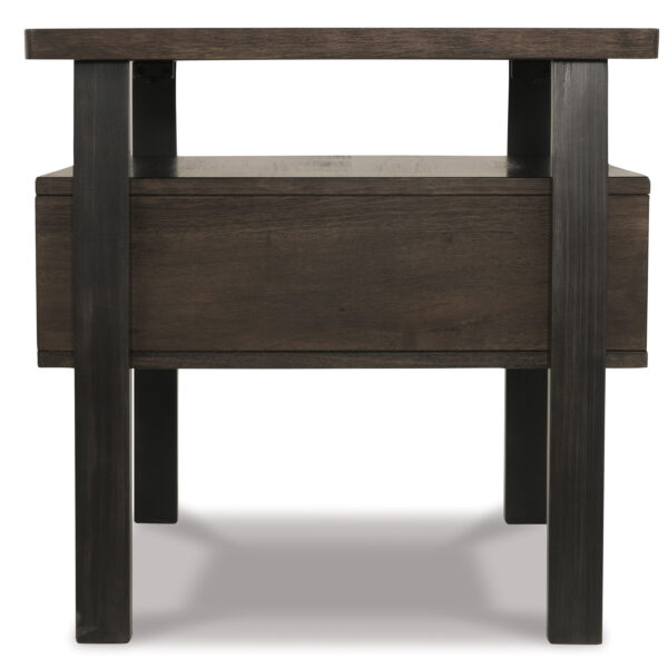 Ashley Vailbry nurgalaud küljelt.