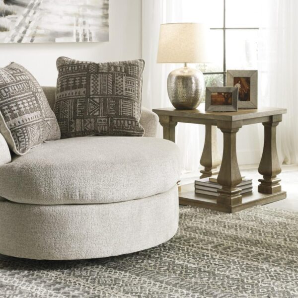 Ashley Soletren swivel tugitool on 360 C pöörlev.