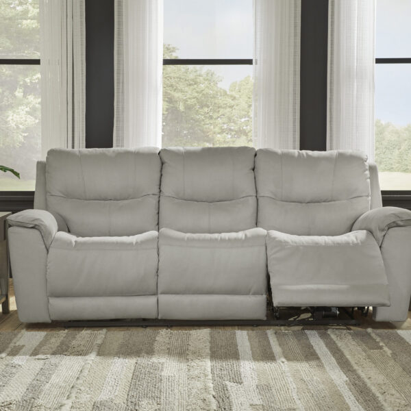 Next-Gen Gaucho Power Reclining Sofa on modernne ning funktsionaalne lisand elutuppa. Diivani soojad ja neutraalsed toonid, pehme polster ning mitmed erinevad lisafunktsioonid võimaldavad Sul stiilselt lõõgastuda.