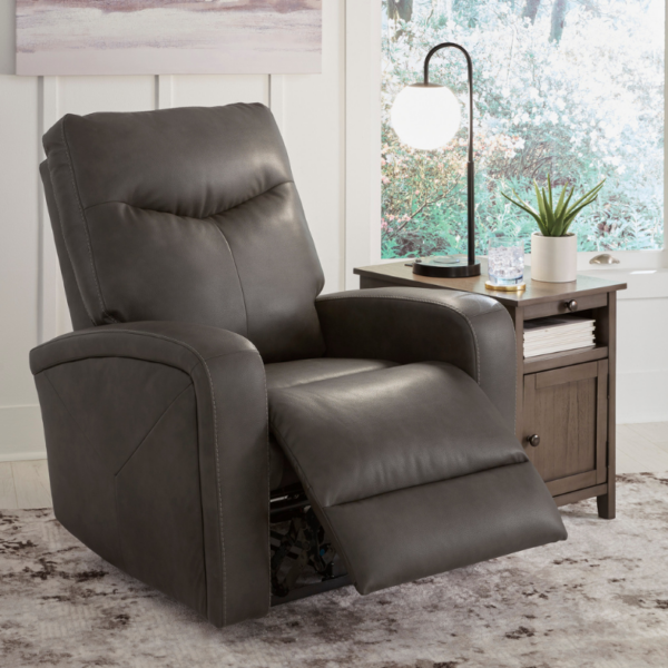 Ashley Ryversans PWR Recliner tugitool avatud jalatoega.