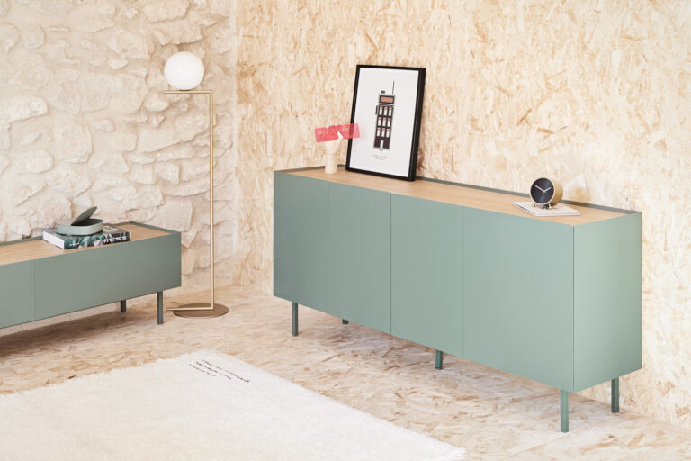 Blogi postituses on välja toodud põnevad ideed väikese elutoa sisustamiseks.