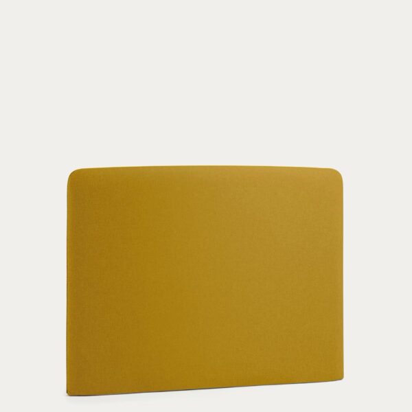 Voodipeats Estela Yellow on valmistatud kangast, millel on plekikindel teflontöötlus.
