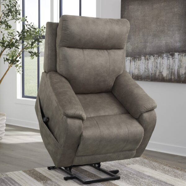 Power lift recliner Crestmeade tõstemehhanismiga tugitool elutoas