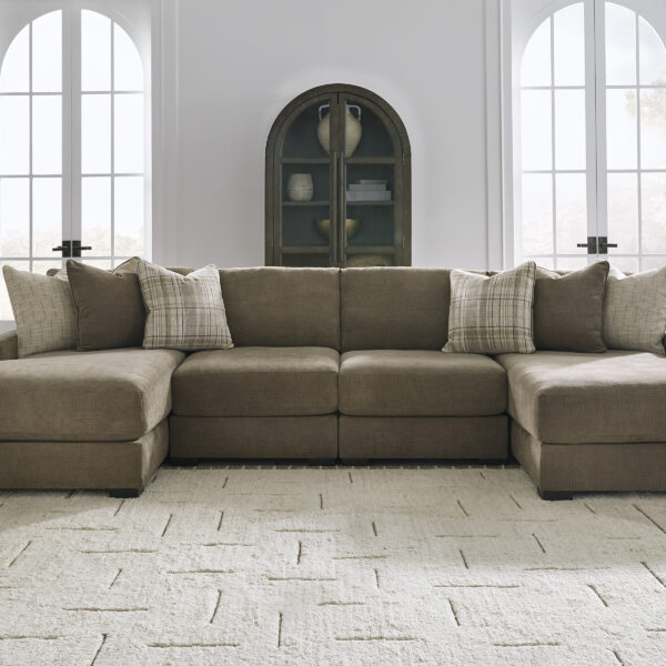 Nurgadiivan Double Camellia-Court