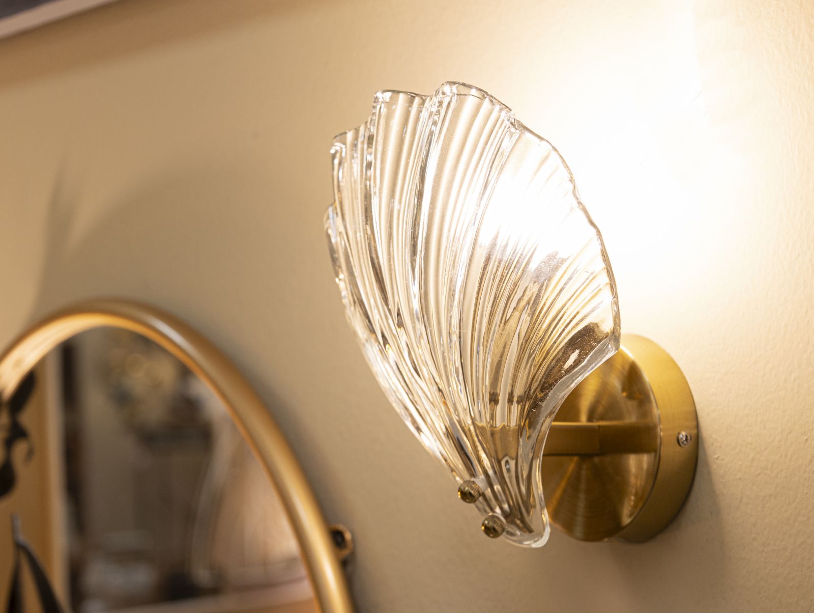 Seinavalgusti Shell Gold